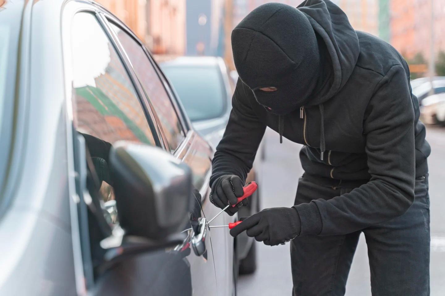 Araç İçi Güvenlik: Hırsızlık Önlemleri ve Alarm Sistemleri